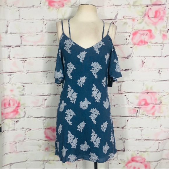 Lulus Dresses & Skirts - 🔥5/25 sale🔥Lulus floral cold shoulder dress